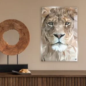 פורטרט גאומטרי של ראש אריה בעיצוב low poly. Weprint תמונות זכוכית.
